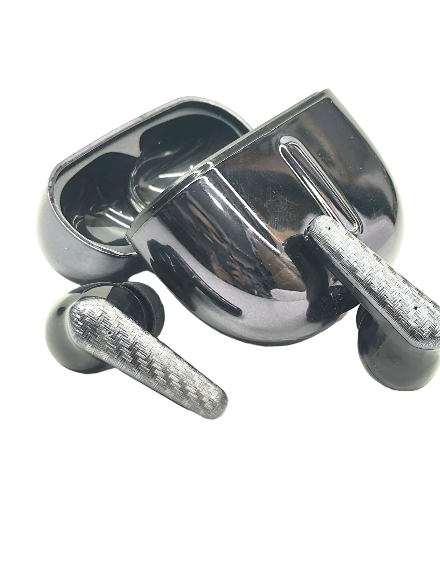 "Airdopes Iron Man wireless earbuds deliver 50H playback, 10min fast charging, ENx noise cancellation and IPX5 rating. Features Dolby Audio and Qualcomm chipset."